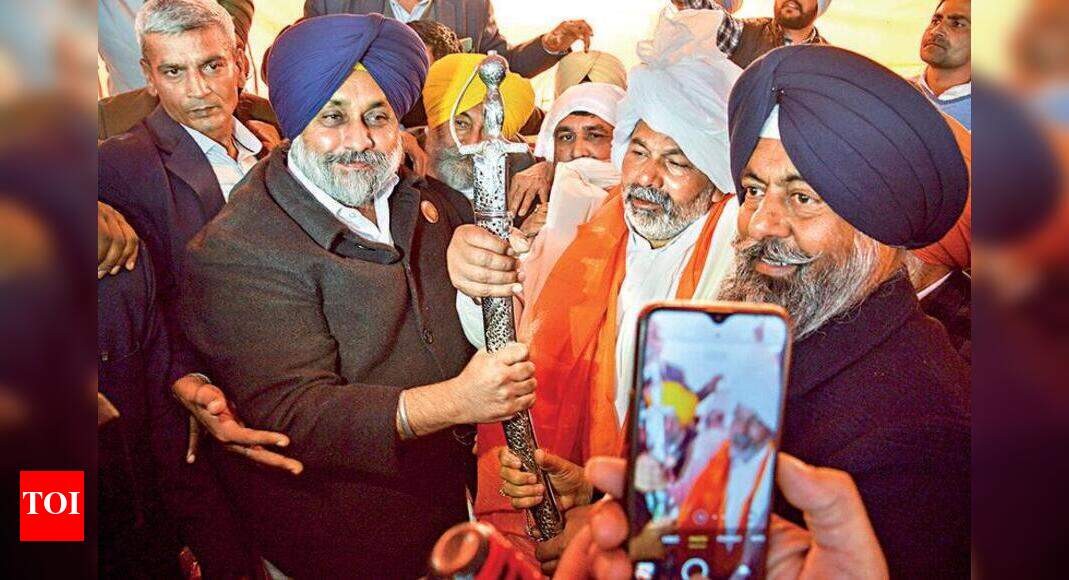 Sukhbir Singh Badal at UP Gate after Abhay Chautala, tells Rakesh