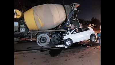 Bengaluru: Four die after car crashes into truck