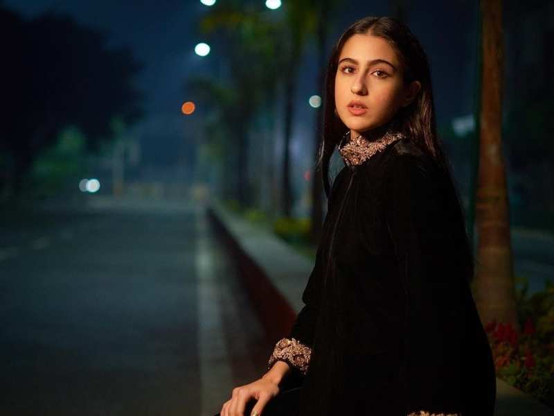 Sara Ali Khan goes 'back to black' in her latest social media pictures;  check it out | Hindi Movie News - Times of India