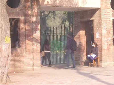 DU reopening: Teachers 'struggle' to find adequate facilities on day 1; blame 'mindless order'