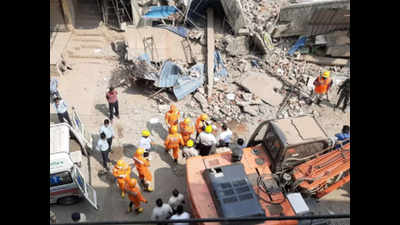Bhiwandi godown collapse: Lucky escape for vehicle cleaner