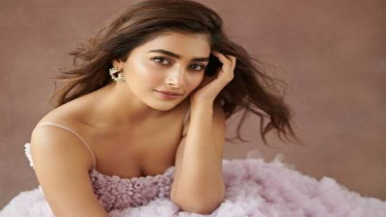 Pooja Hegde engages in word play in response to a fans request for a naked  picture | Hindi Movie News - Times of India