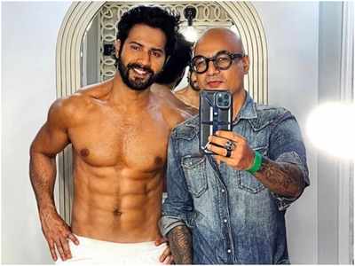Varun Dhawan shows off his perfect washboard abs as he poses for a mirror selfie with celebrity hairstylist Aalim Hakim
