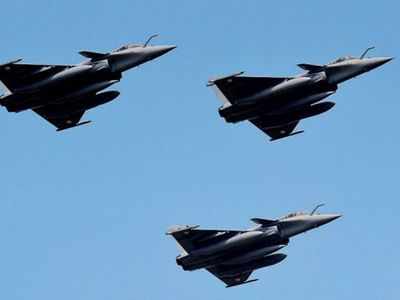 Aero India 2021: Surya Kirans, Sarangs win hearts; HAL planes dominate ...