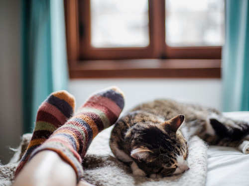 5 reasons why you should never sleep wearing your socks