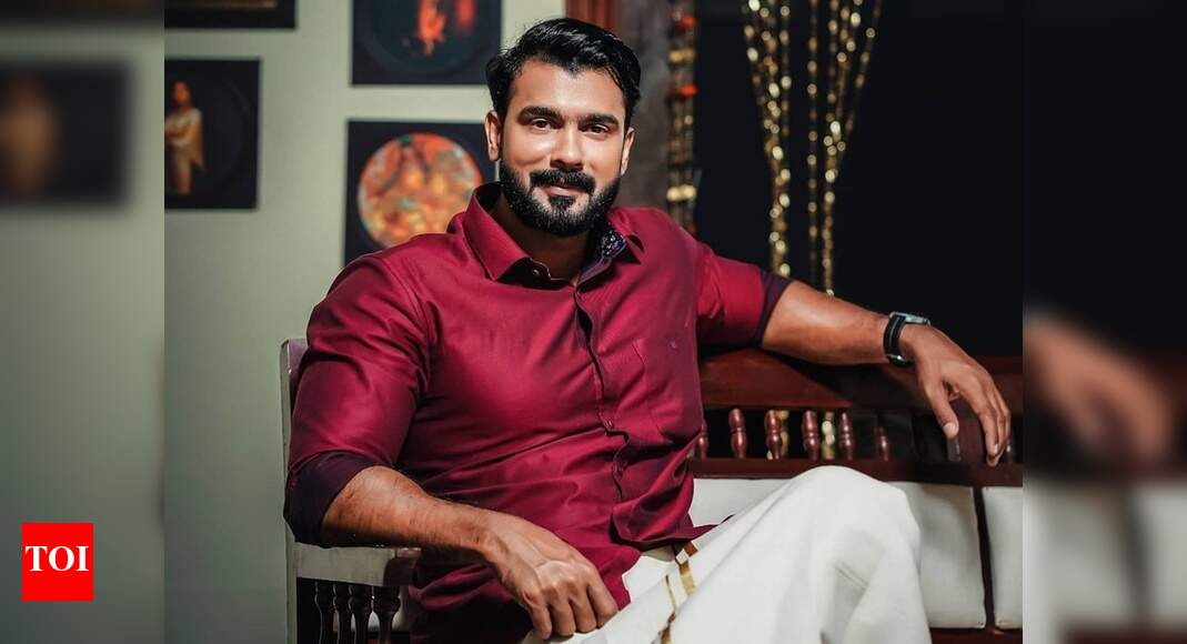 Bigg Boss Malayalam Karthikadeepam Actor Vivek Gopan To Enter Bigg Boss Malayalam 3 Here S What The Actor Has To Say Times Of India