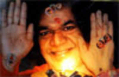 B-town celebs mourn Sathya Sai Baba's death