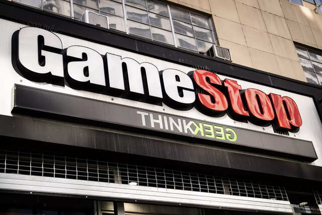 WRAPUP 2-GameStop shares halt slide after Robinhood lifts trading curbs WRAPUP 2-GameStop shares halt slide after Robinhood lifts trading curbs