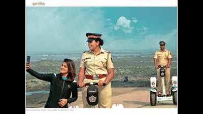 City photographer pays tribute to Mumbai Police