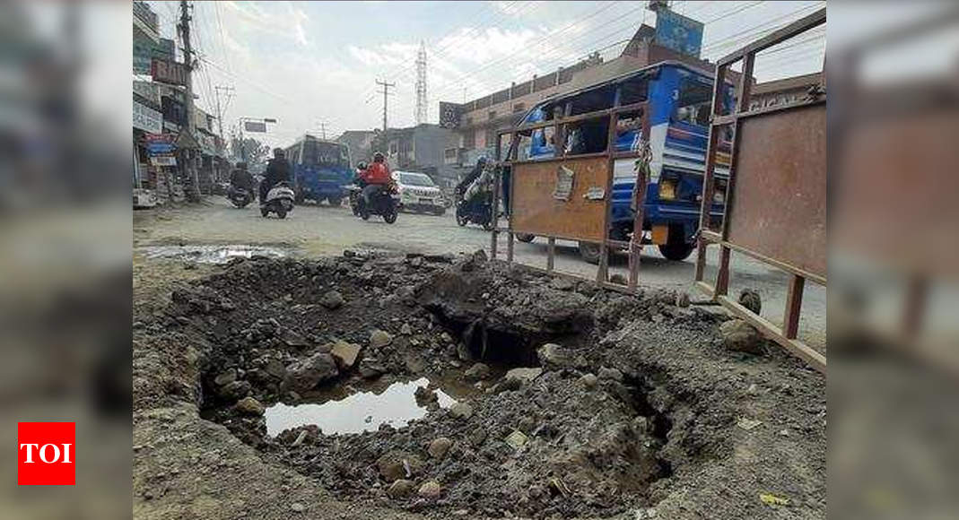 Rain spell leaves dug-up Dehradun roads in shambles | Dehradun News ...