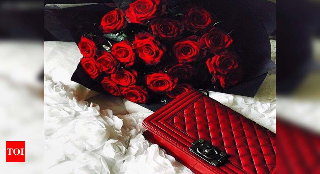 Lovely Red Rose Bouquet in a Box Happy Birthday Animated GIF with Sparkles
