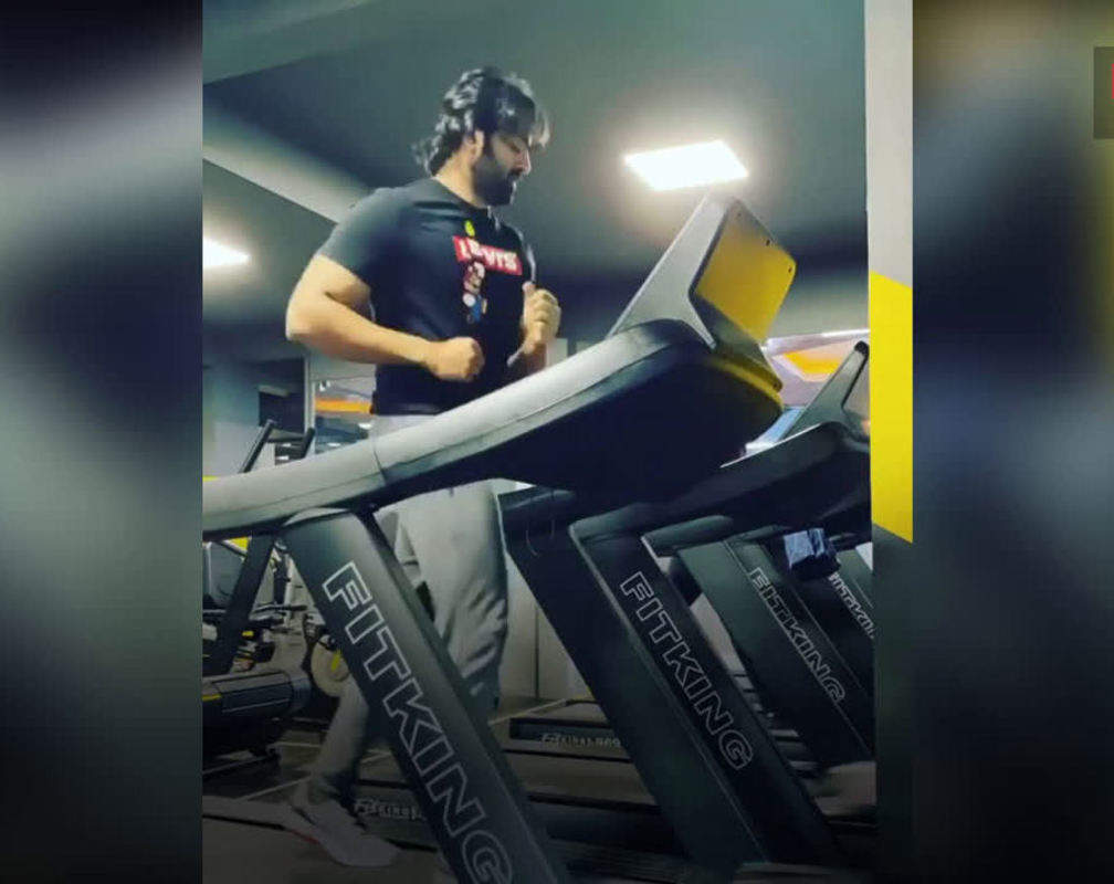 
Unni Mukundan pushes himself to ace his weight-loss challenge
