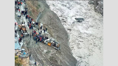 Avalanche rings in unending calls for travel agents in Delhi