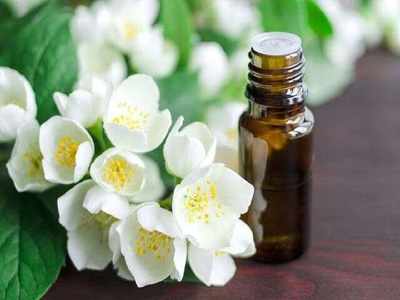 Jasmine essential oil: Give your skin an aromatic touch