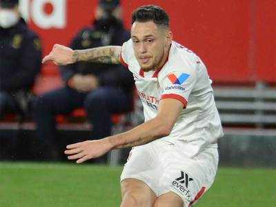 Sevilla's Ocampos escapes with sprained ankle after horror tackle