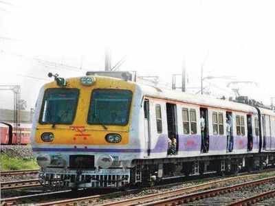 Maharashtra wants railways to allow collegians on trains