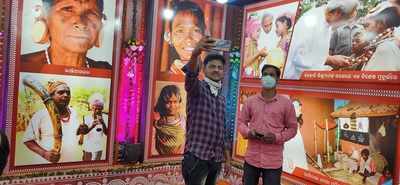 Photo exhibition in Adivasi mela attracts selfie enthusiasts