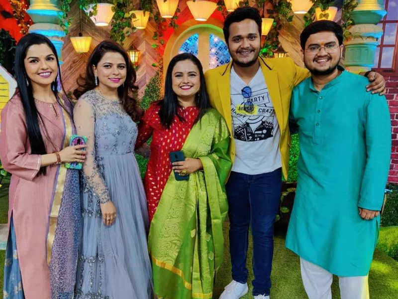 Team Sa Re Ga Ma Pa Li L Champs Reunites On Chala Hawa Yeu Dya Take A Look Times Of India