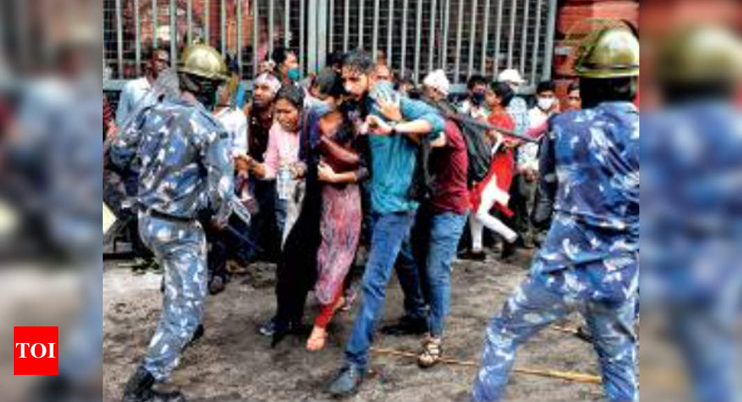 West Bengal Bandh Today Protesters Cops Clash Left Calls 12 Hour Strike In West Bengal Kolkata News Times Of India