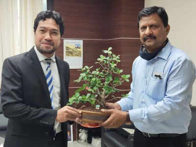 Malaysian consul-general visits BMC's garden department to study about red and white colours on Mumbai tree trunks