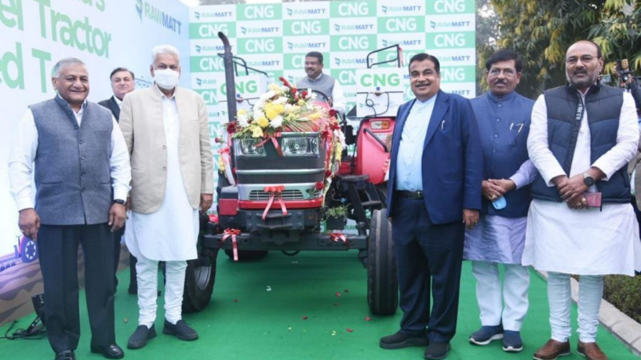 Gadkari unveils India’s first CNG tractor, says will make farmers ‘Atmanirbhar’ – Times of India