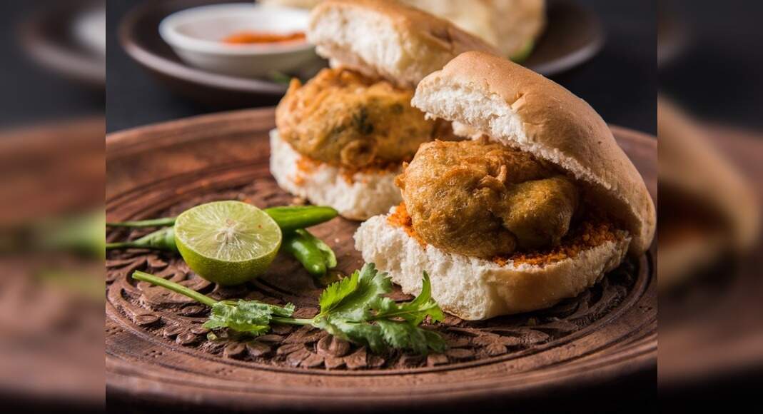 Mumbai-style Vada pav Recipe: How to Make Mumbai-style Vada pav Recipe | Homemade Mumbai-style Vada 