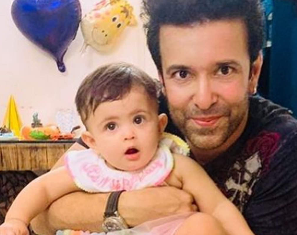 
Aamir Ali reveals face of his daughter Ayra Ali for the first time
