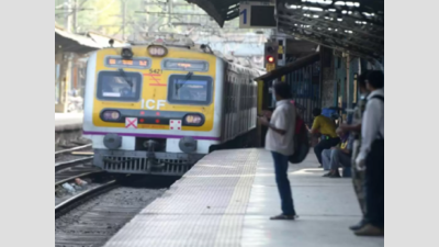 Covid-19: 4618 train passengers in Mumbai fined for not wearing masks