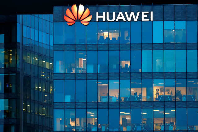 Huawei Mate X2 teaser shows a folding screen design Huawei Mate X2 teaser shows a folding screen design