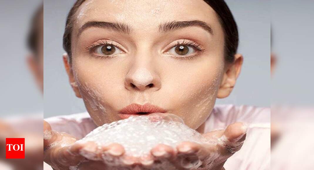 Face wash with glycolic acid Your secret to glowing & spotless skin