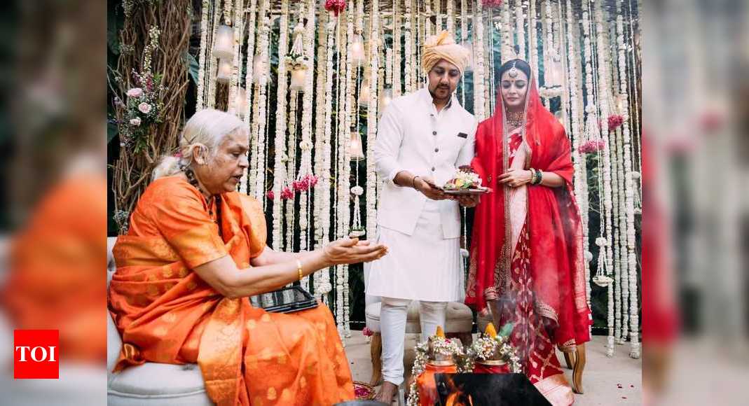 Couples challenge patriarchy with female wedding priests