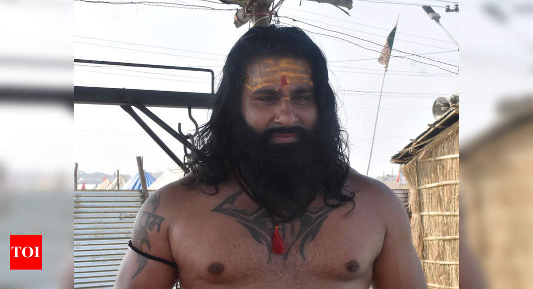 Magh Mela Wwe Wrestler Rinku Singh Rajput Takes Holy Dip In Sangam