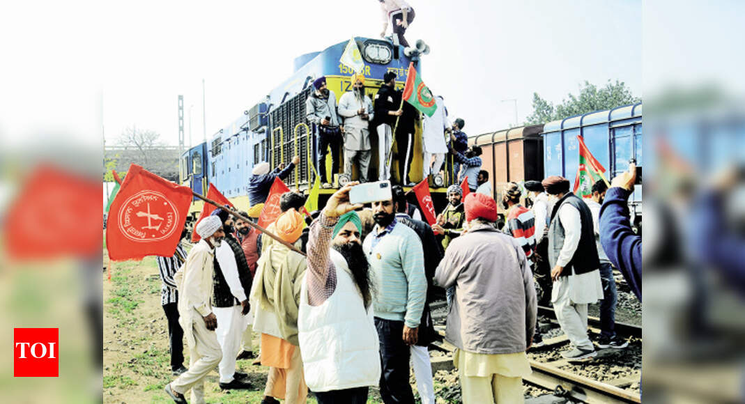 Farmers’ ‘rail roko’ remains peaceful in Punjab, Haryana | Chandigarh ...