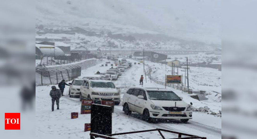 Indian Army rescues 447 tourists stranded due to snowstorm in Sikkim ...