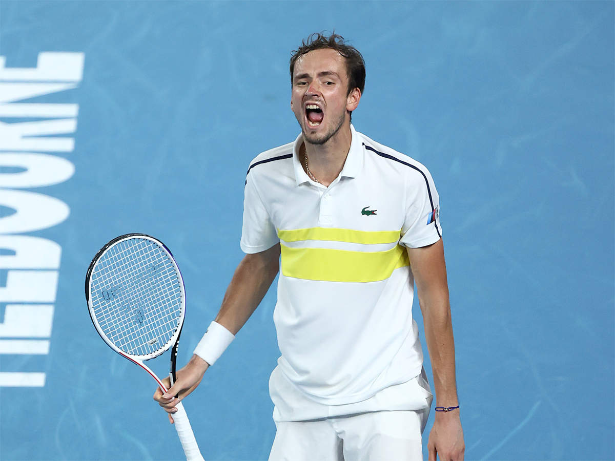 mm sfære trone Daniil Medvedev powers past Stefanos Tsitsipas into Australian Open final |  Tennis News - Times of India