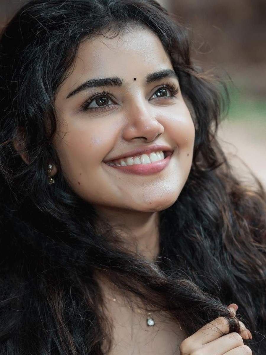 When Anupama Parameswaran amazed the fans with her Instagram pictures ...