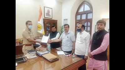 BJP leaders meet Mumbai Police commissioner, demand FIR against Shiv Sena corporator Yashwant Jadhav