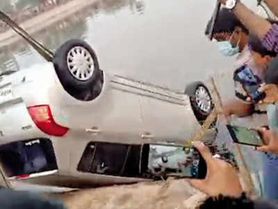 Car plunges into pond, trapped motorist drowns in Kolkata