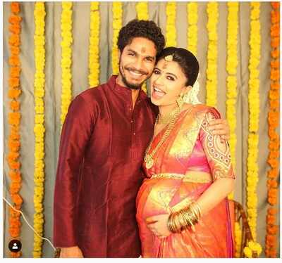 Eruma Saani fame and actress Harija announces pregnancy