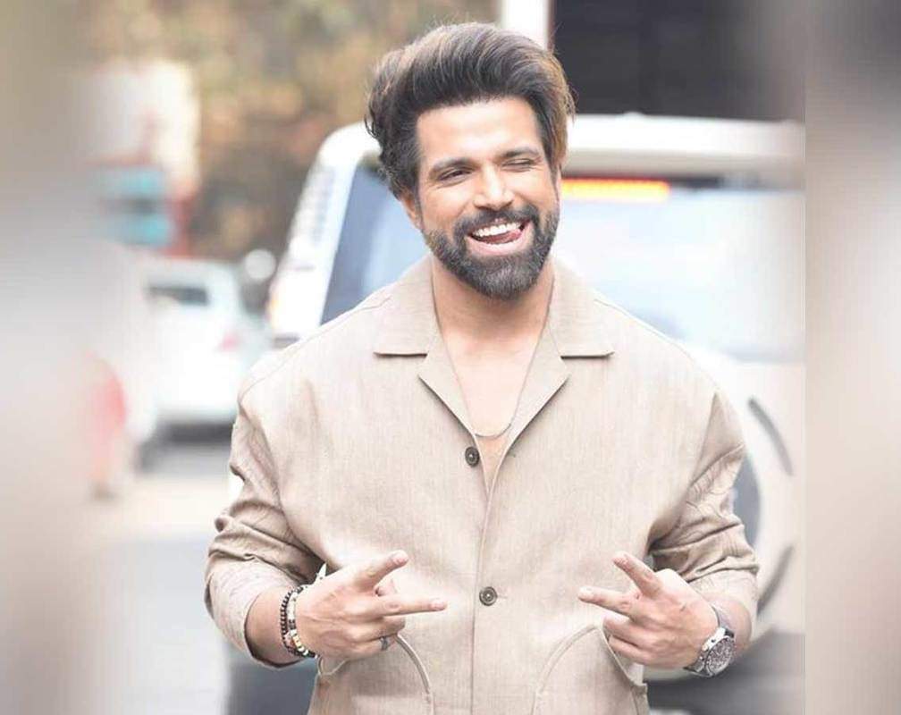
TV actor Rithvik Dhanjani was spotted playing with a stray dog at Filmcity
