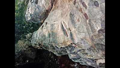 Neolithic grooves found in Krishnagiri district