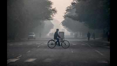 Fog shrouds Gurugram, air improves, but still 'poor'