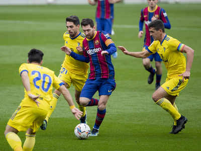 Barcelona hit by late penalty to draw with Cadiz