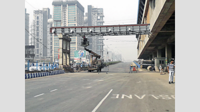 Kolkata: Roadblock for Ambedkar bridge work a boon for foot overbridges