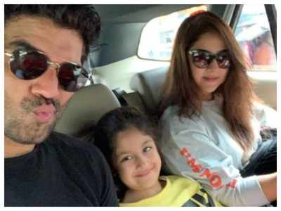 Sharad Kelkar's latest selfie with wife Keerti Kelkar and daughter Kesha is giving us major family goals