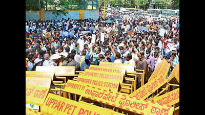 Karnataka: Private schools stage huge protest against fee diktat