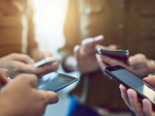 France eyes new regulation to restrict early renewal of smartphones France eyes new regulation to restrict early renewal of smartphones