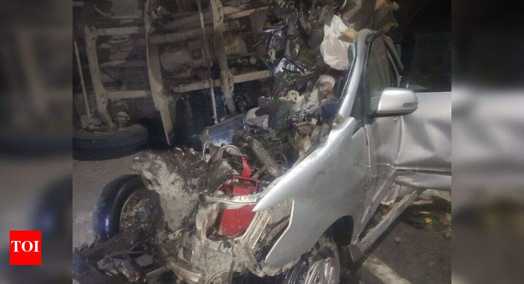 Yamuna Expressway accident: 7 killed as oil tanker rams into car on ...