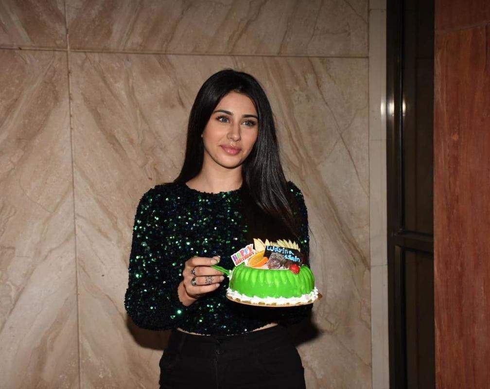 
Pawri done right! Warina Hussain celebrated her birthday with media personnel
