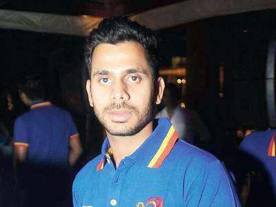 Former Bengal skipper Manoj Tiwary joins TMC ahead of Assembly elections